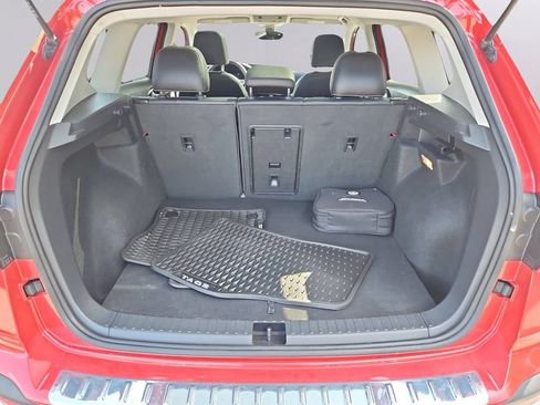 Used 2023 Volkswagen Taos SE AWD/4WD image 33