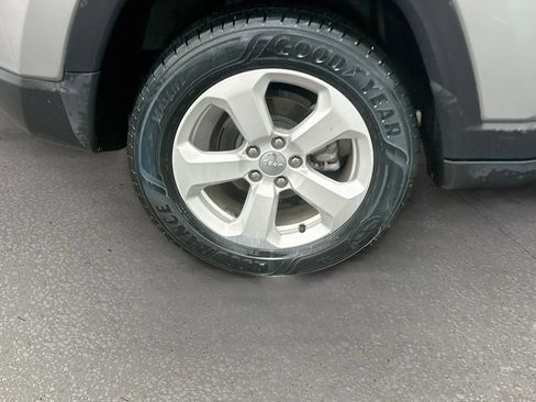 Used 2019 Jeep Compass Latitude w/ Popular Equipment Group FWD image 24
