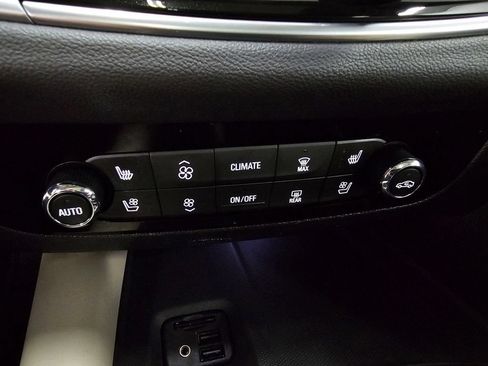 Used 2020 Buick Enclave Premium w/ Sun and Sites Package AWD/4WD image 19