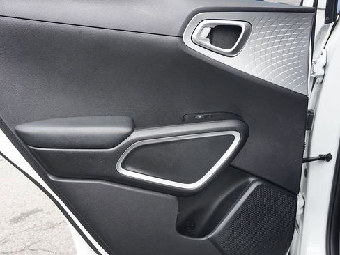 Used 2020 Kia Soul LX FWD image 17