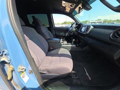 Used 2019 Toyota Tacoma TRD Off-Road AWD/4WD image 10