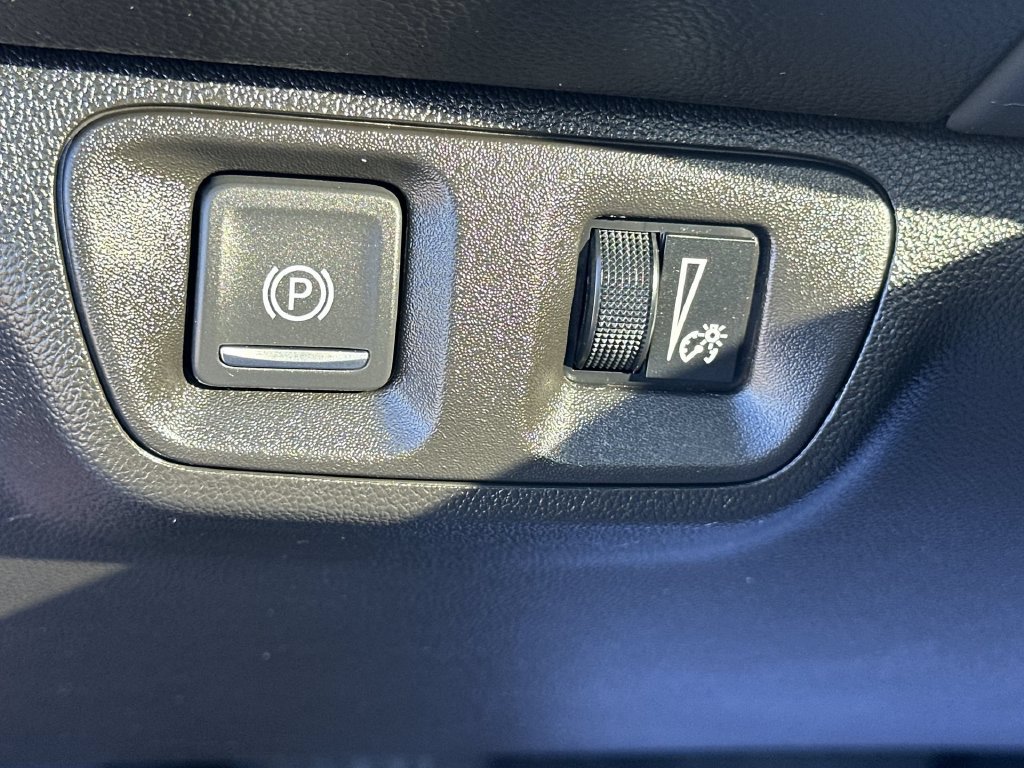 Used 2023 GMC Acadia AT4 w/ Preferred Package AWD/4WD image 18