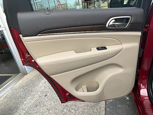 Used 2015 Jeep Grand Cherokee Overland w/ Advanced Technology Group image 23