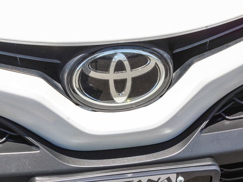Used 2023 Toyota Camry SE FWD image 5