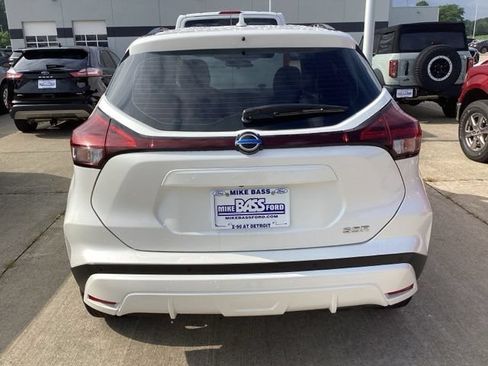 Used 2023 Nissan Kicks SR w/ SR Premium Package FWD image 10
