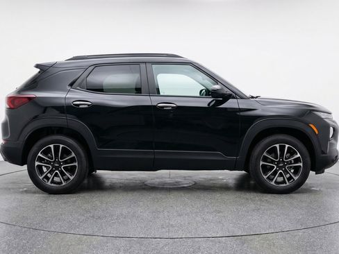 Used 2025 Chevrolet TrailBlazer LT FWD image 11