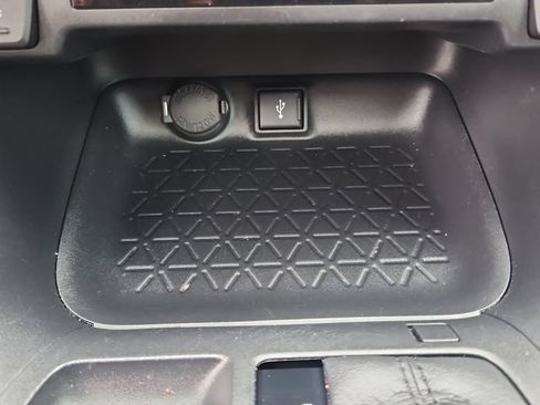 Used 2020 Toyota RAV4 XLE w/ Convenience Package FWD image 33