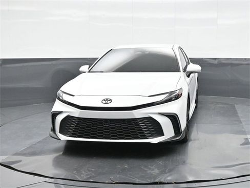 Used 2025 Toyota Camry SE w/ Convenience Package image 30