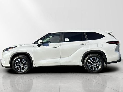 New 2026 Toyota Highlander XLE image 6