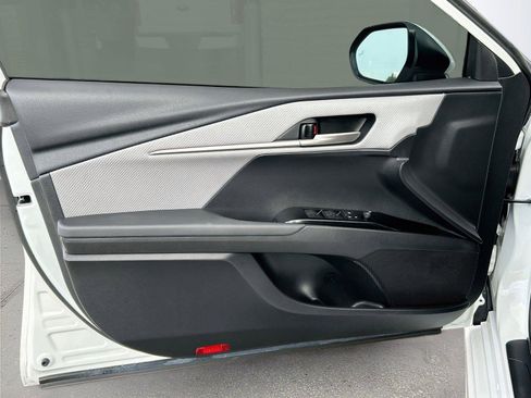 Used 2025 Toyota Camry SE w/ Convenience Package FWD image 22