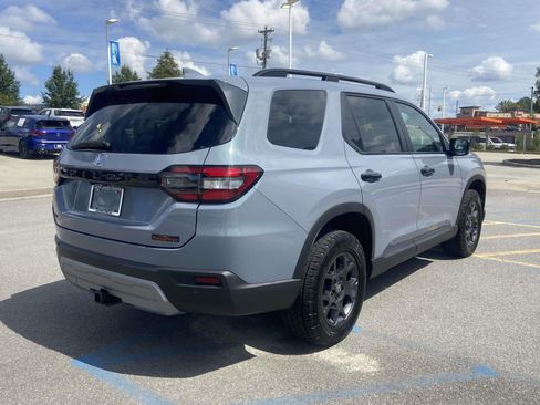 Used 2025 Honda Pilot TrailSport image 6