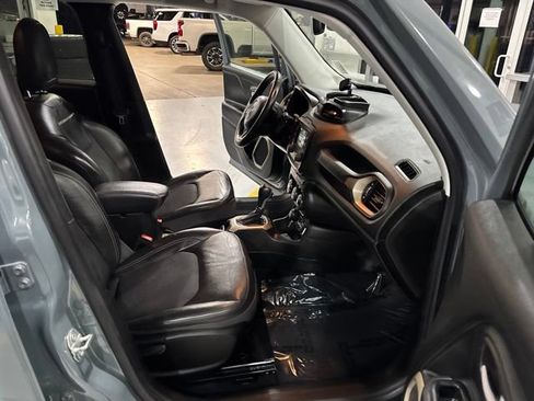 Used 2017 Jeep Renegade Trailhawk AWD/4WD image 39