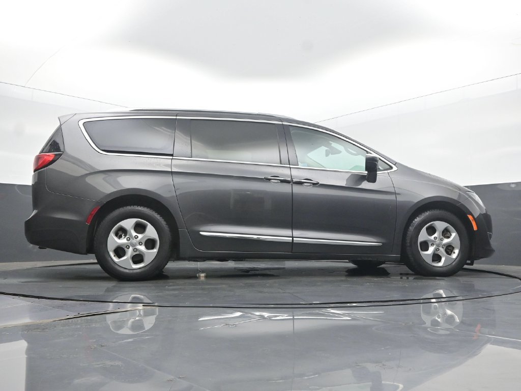 Used 2017 Chrysler Pacifica Touring-L Plus FWD image 55