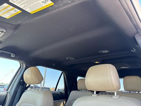 Used 2016 Ford Explorer XLT w/ Equipment Group 202A FWD image 18