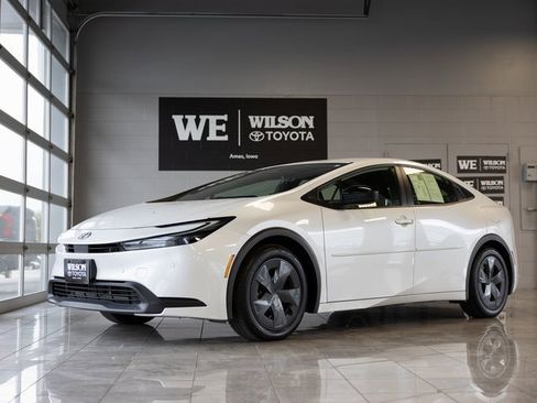 Certified 2023 Toyota Prius LE image 2