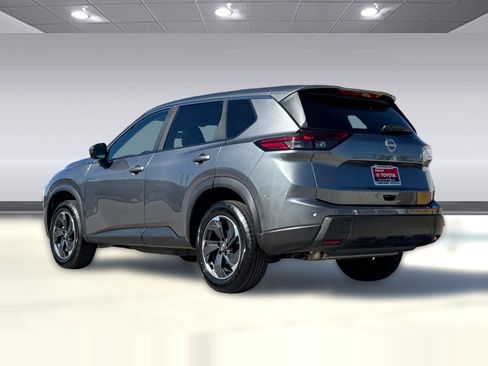 Used 2025 Nissan Rogue SV FWD image 7