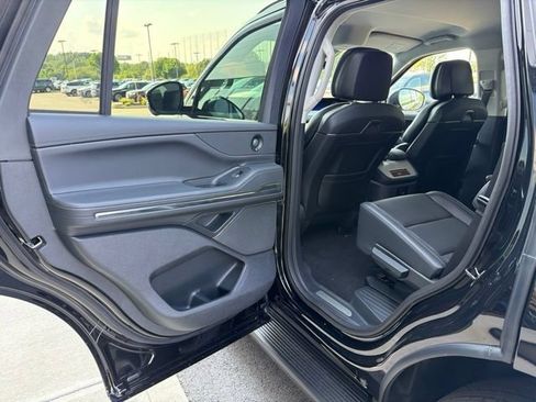 New 2027 Lincoln Navigator Premiere AWD/4WD image 10
