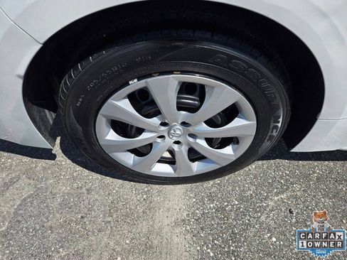 Used 2022 Toyota Corolla LE FWD image 13