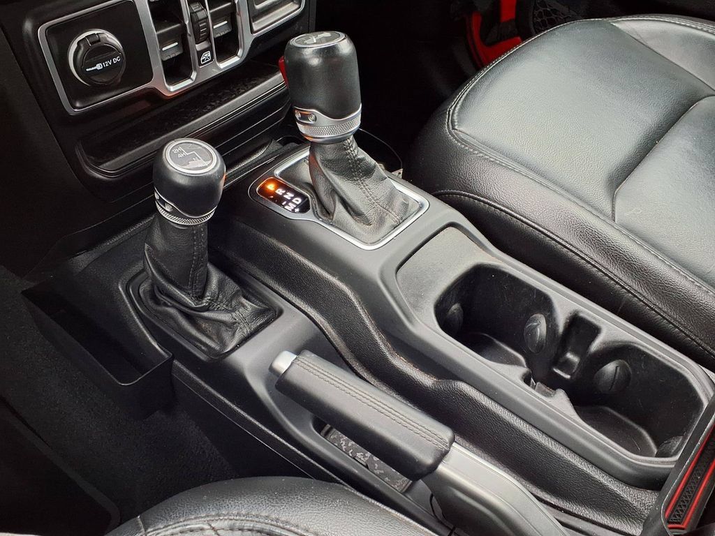 Used 2021 Jeep Wrangler Unlimited Sahara AWD/4WD image 12