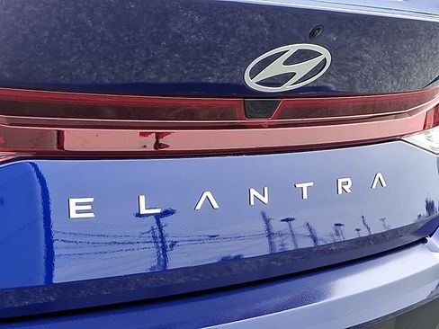 Certified 2025 Hyundai Elantra SE image 29