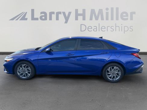 Certified 2024 Hyundai Elantra SEL FWD image 2
