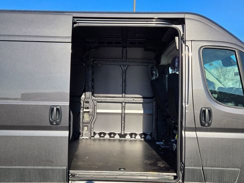 New 2025 RAM ProMaster 1500 w/ Quick Order Package 22G SLT image 7