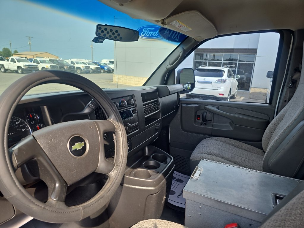 Used 2014 Chevrolet Express 2500 RWD image 16