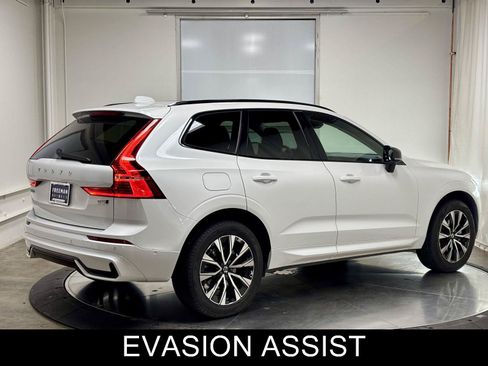 Used 2023 Volvo XC60 B5 Plus AWD/4WD image 9