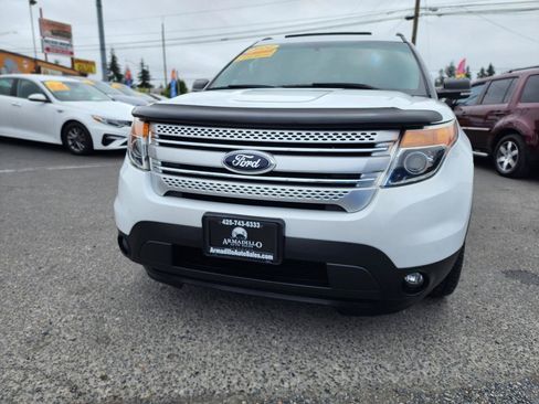 Used 2014 Ford Explorer XLT w/ Equipment Group 202A AWD/4WD image 2