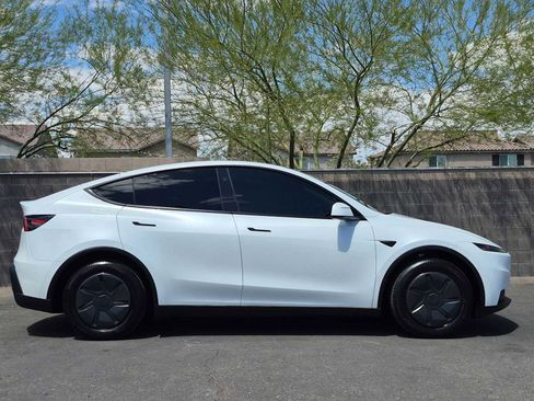 Used 2026 Tesla Model Y 2WD image 10