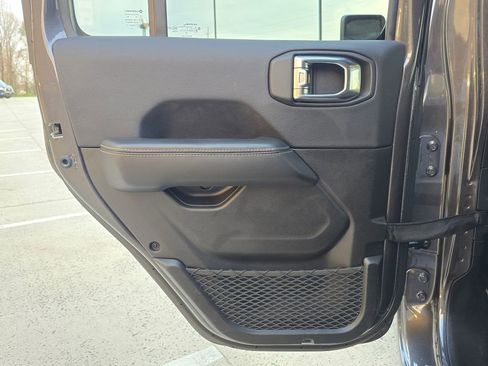 Used 2025 Jeep Wrangler Unlimited Sahara w/ Safety Group image 18