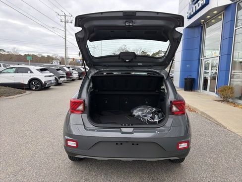 Certified 2025 Hyundai Venue SE image 35