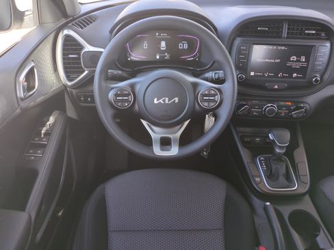 Certified 2025 Kia Soul LX w/ LX Technology Package image 10