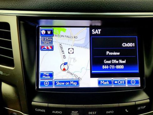 Used 2013 Lexus LX 570 4WD w/ Luxury Pkg image 19