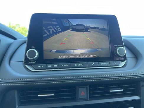Used 2025 Nissan Rogue SV FWD image 29