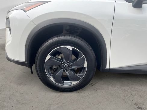 Used 2025 Nissan Rogue SV AWD/4WD image 14