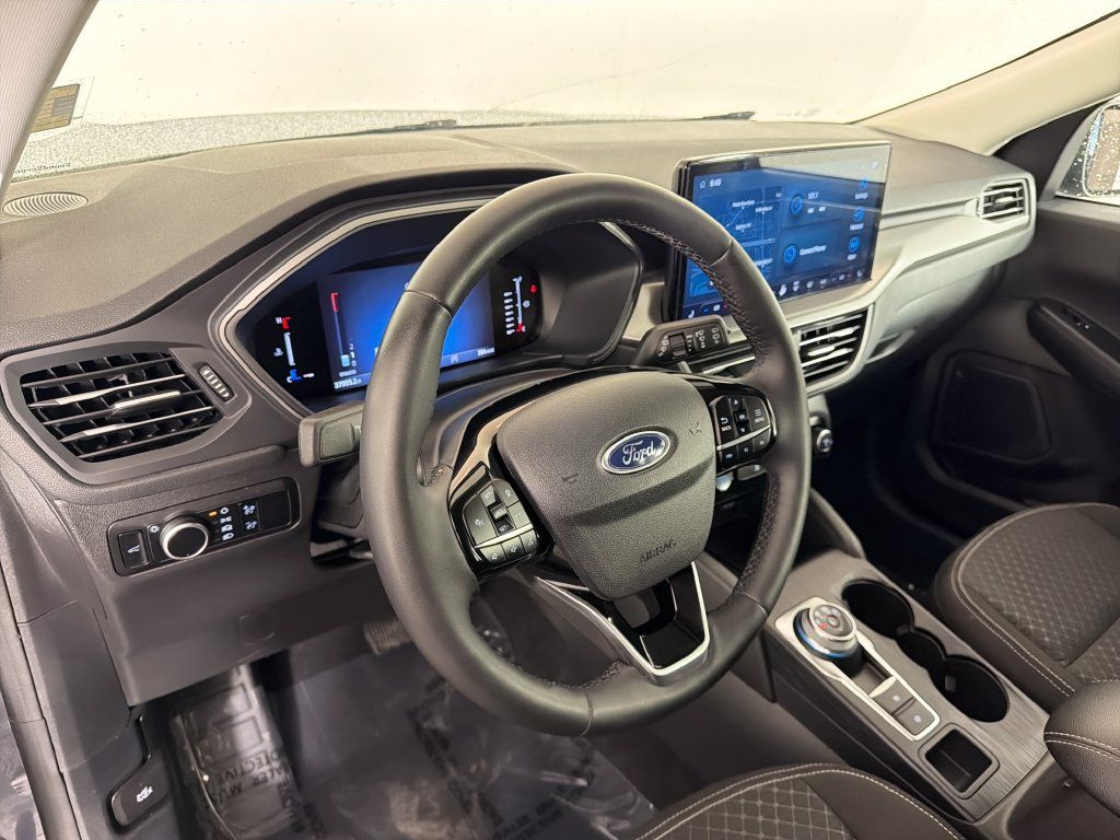 Used 2023 Ford Escape Active w/ Tech Pack #1 AWD/4WD image 13