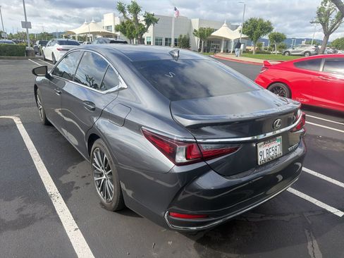 Used 2024 Lexus ES 300h w/ Premium Package image 4