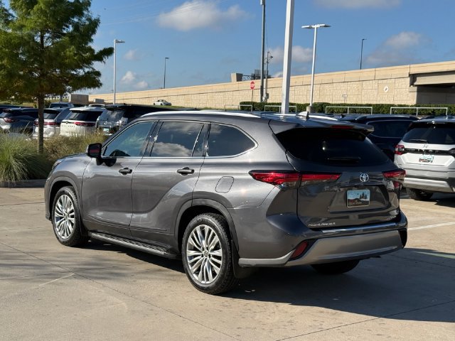 Used 2023 Toyota Highlander Platinum FWD image 10