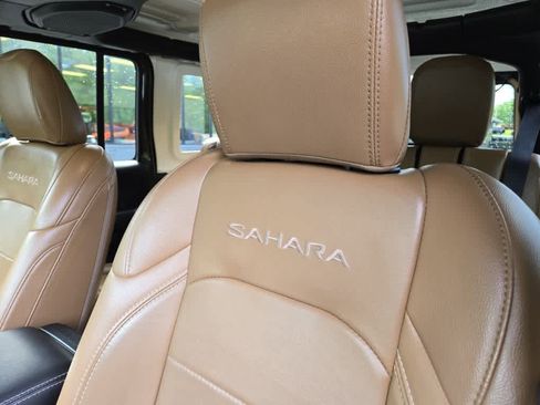 Used 2023 Jeep Wrangler Unlimited Sahara w/ Cold Weather Group AWD/4WD image 18