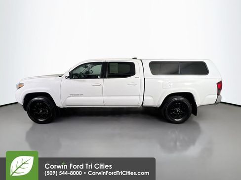 Used 2022 Toyota Tacoma SR5 AWD/4WD image 6