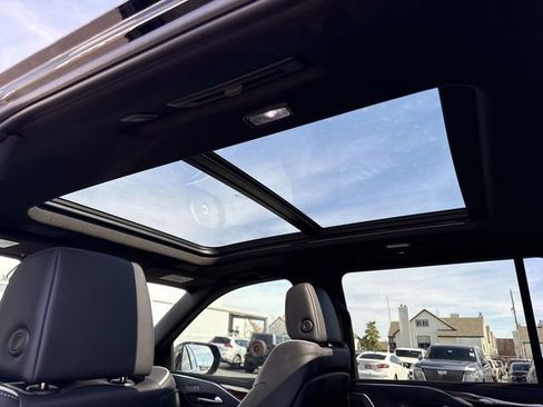 Used 2022 Cadillac Escalade ESV Premium Luxury image 21