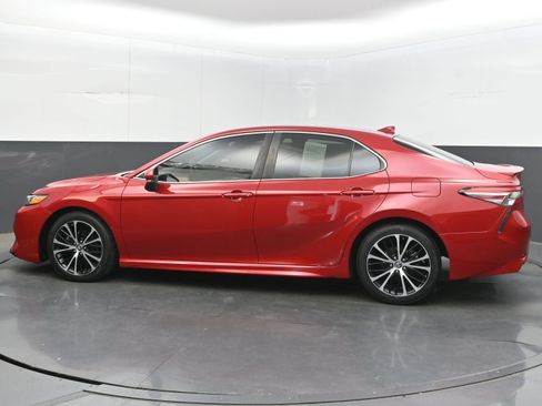 Used 2019 Toyota Camry SE w/ Convenience Package FWD image 5