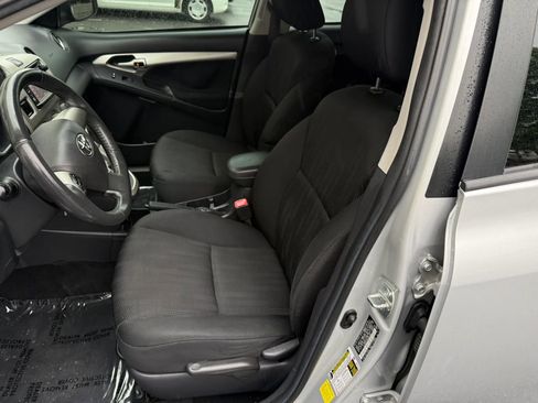 Used 2013 Toyota Matrix S FWD image 17