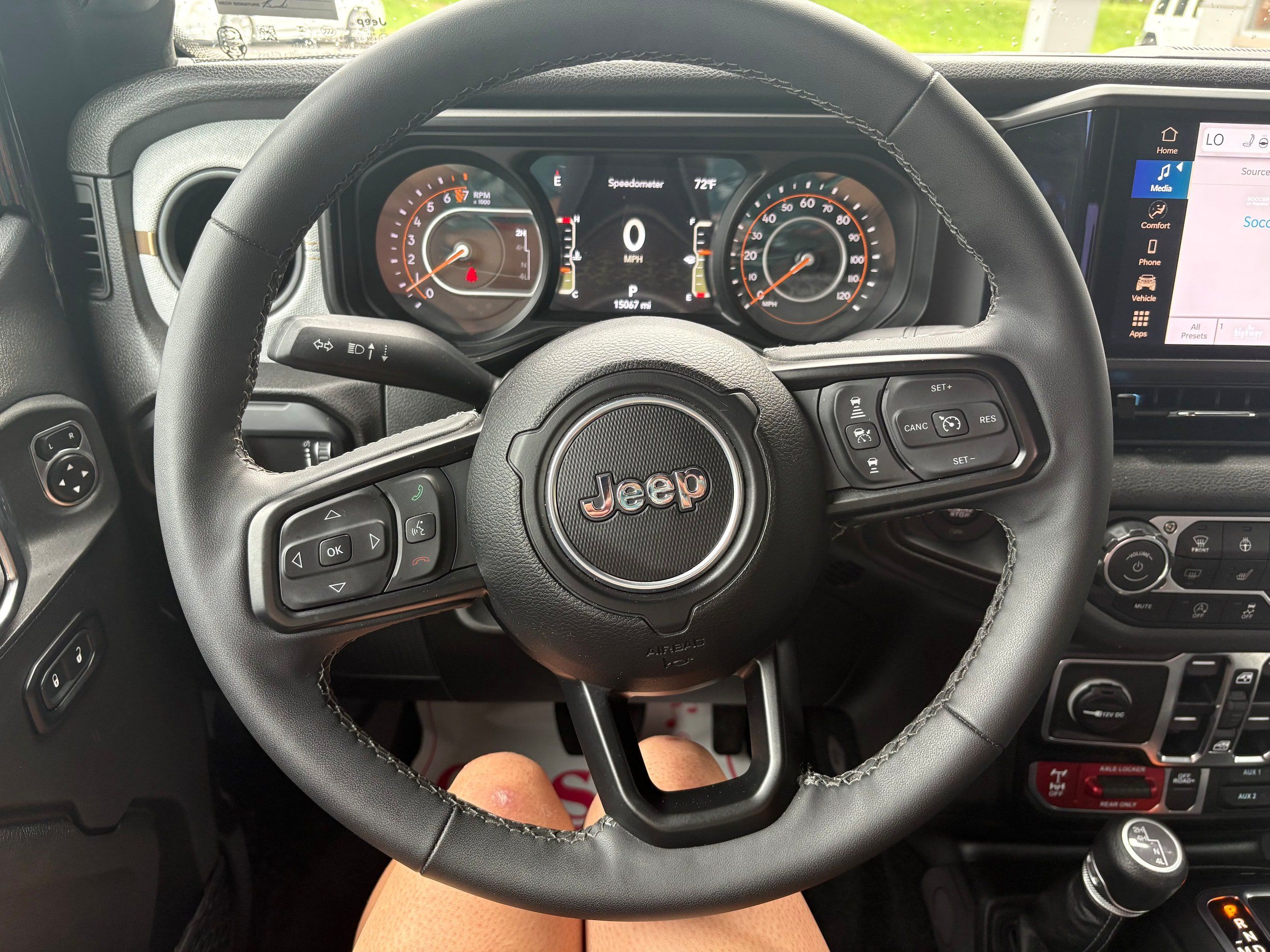 Certified 2025 Jeep Gladiator Sport AWD/4WD image 16