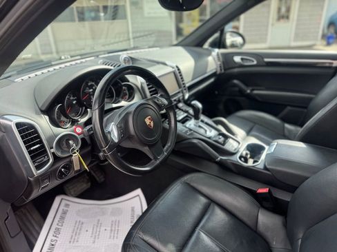 Used 2014 Porsche Cayenne Platinum Edition image 32