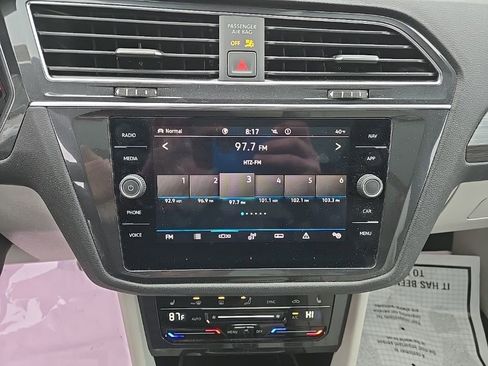 Used 2022 Volkswagen Tiguan SEL R-Line image 25