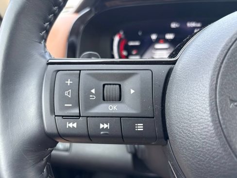 Used 2024 Nissan Pathfinder Platinum FWD image 9