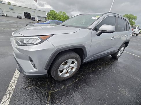 Certified 2020 Toyota RAV4 XLE w/ Convenience Package FWD image 4