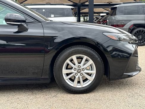 Used 2025 Toyota Camry LE w/ Convenience Package FWD image 5